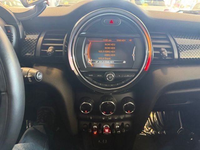 MINI Hardtop 4 Door Vehicle Full-screen Gallery Image 15