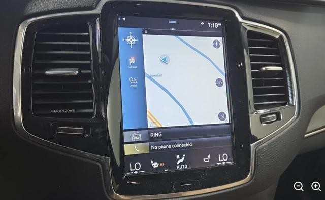 Volvo XC90 Vehicle Full-screen Gallery Image 07