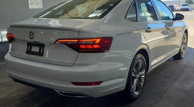 Volkswagen Jetta Vehicle Full-screen Gallery Image 05
