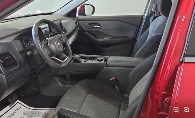 Nissan Rogue Vehicle Full-screen Gallery Image 02