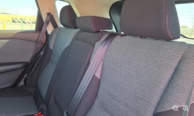 Nissan Rogue Vehicle Full-screen Gallery Image 03