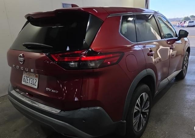 Nissan Rogue Vehicle Full-screen Gallery Image 04