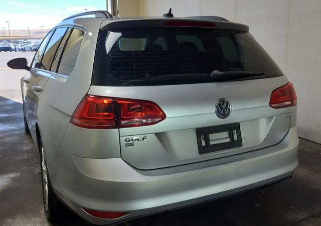 Volkswagen Golf SportWagen Vehicle Full-screen Gallery Image 02