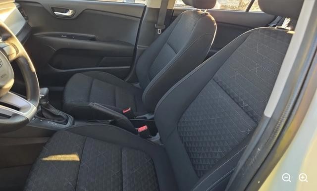 Kia Rio Vehicle Full-screen Gallery Image 02