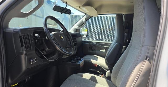 Chevrolet Express Cargo Van Vehicle Full-screen Gallery Image 04