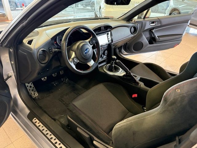 Subaru BRZ Vehicle Full-screen Gallery Image 02