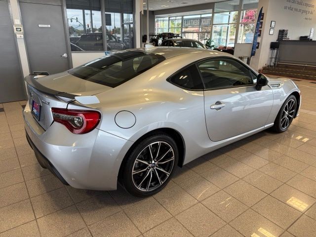 Subaru BRZ Vehicle Full-screen Gallery Image 04