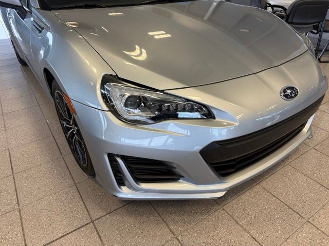 Subaru BRZ Vehicle Full-screen Gallery Image 09