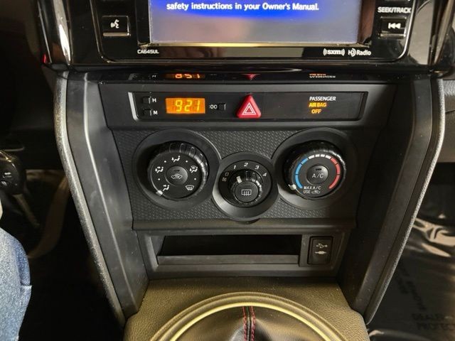Subaru BRZ Vehicle Full-screen Gallery Image 14