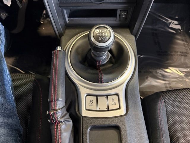 Subaru BRZ Vehicle Full-screen Gallery Image 15