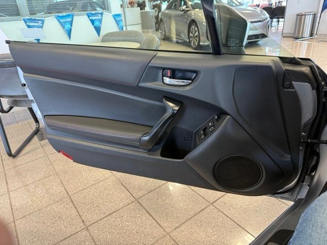 Subaru BRZ Vehicle Full-screen Gallery Image 20
