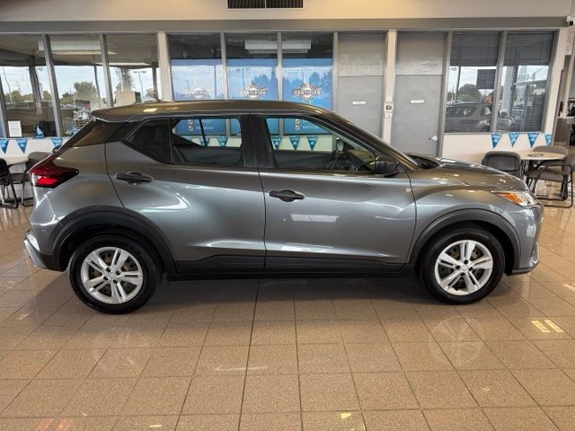 Nissan Kicks Vehicle Full-screen Gallery Image 03