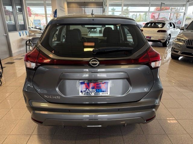 Nissan Kicks Vehicle Full-screen Gallery Image 05