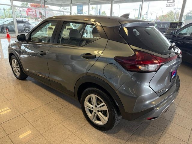 Nissan Kicks Vehicle Full-screen Gallery Image 06