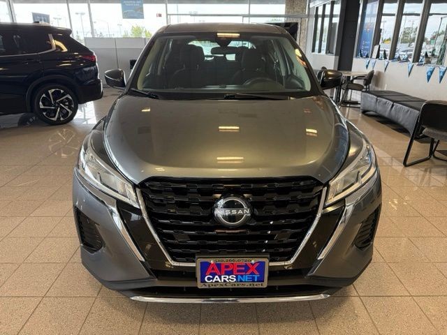 Nissan Kicks Vehicle Full-screen Gallery Image 08
