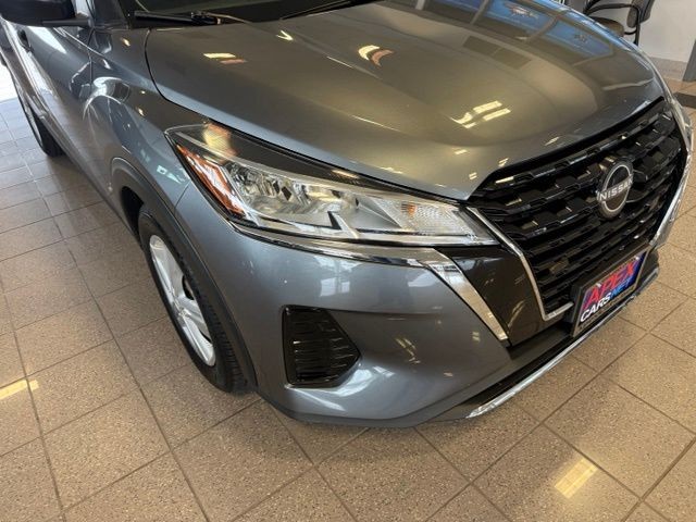 Nissan Kicks Vehicle Full-screen Gallery Image 09