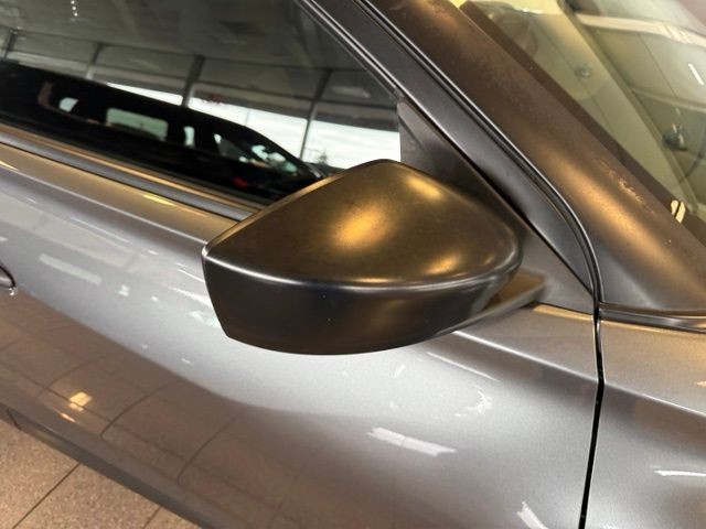 Nissan Kicks Vehicle Full-screen Gallery Image 12