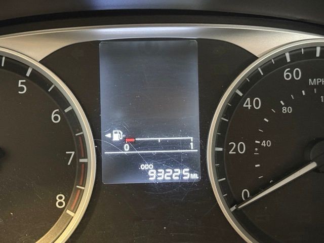 Nissan Kicks Vehicle Full-screen Gallery Image 13