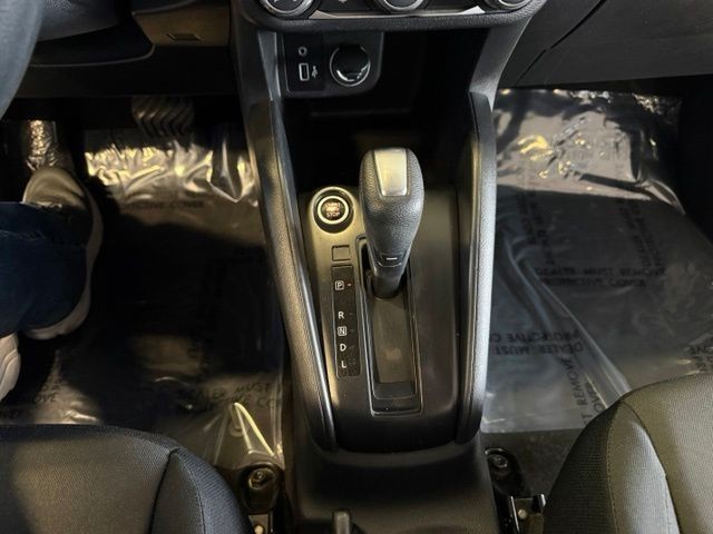 Nissan Kicks Vehicle Full-screen Gallery Image 16