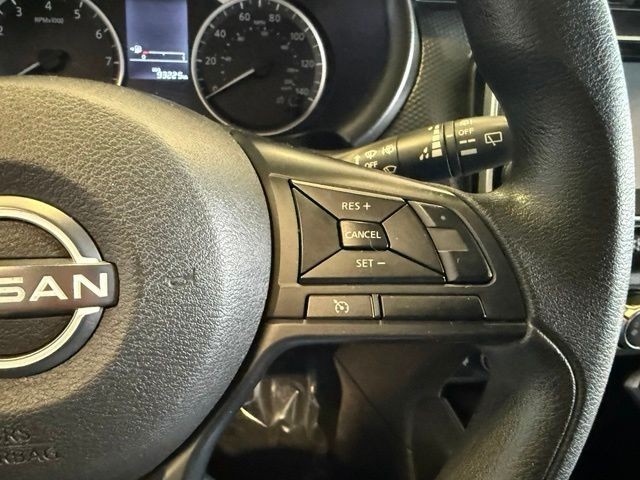 Nissan Kicks Vehicle Full-screen Gallery Image 17