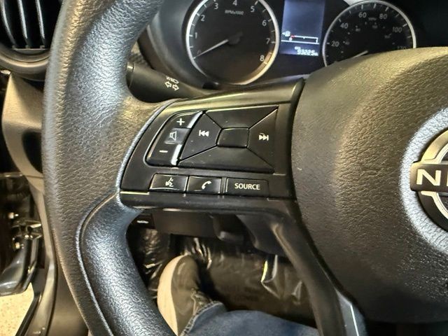 Nissan Kicks Vehicle Full-screen Gallery Image 18