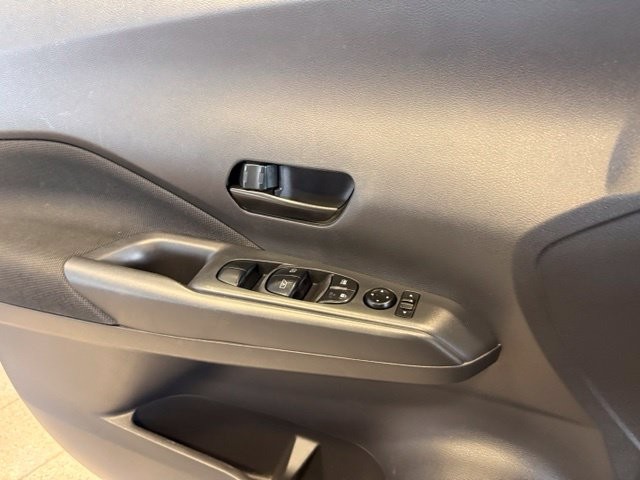 Nissan Kicks Vehicle Full-screen Gallery Image 20