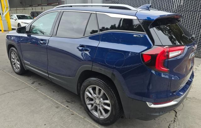 GMC Terrain Vehicle Full-screen Gallery Image 03