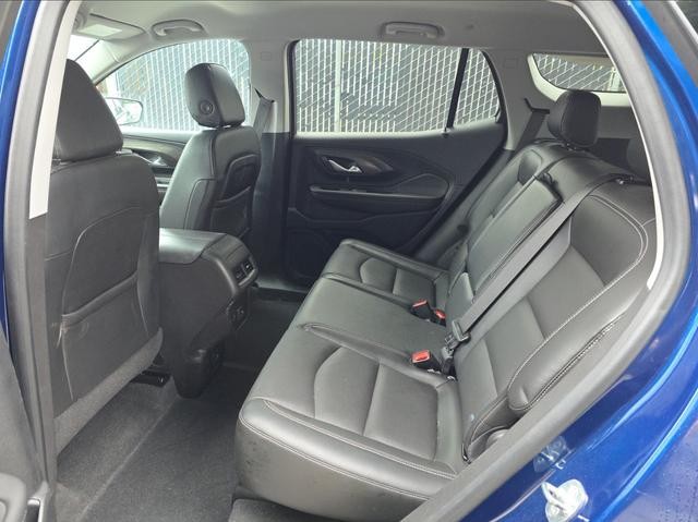 GMC Terrain Vehicle Full-screen Gallery Image 06