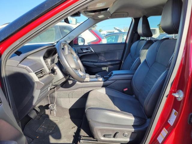 Mitsubishi Outlander Vehicle Full-screen Gallery Image 02