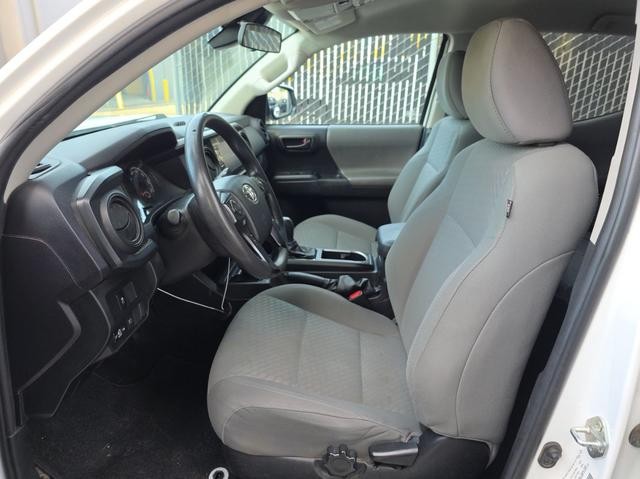 Toyota Tacoma 4WD Vehicle Full-screen Gallery Image 07