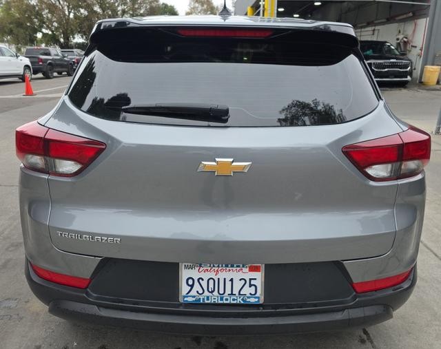 Chevrolet Trailblazer Vehicle Full-screen Gallery Image 03