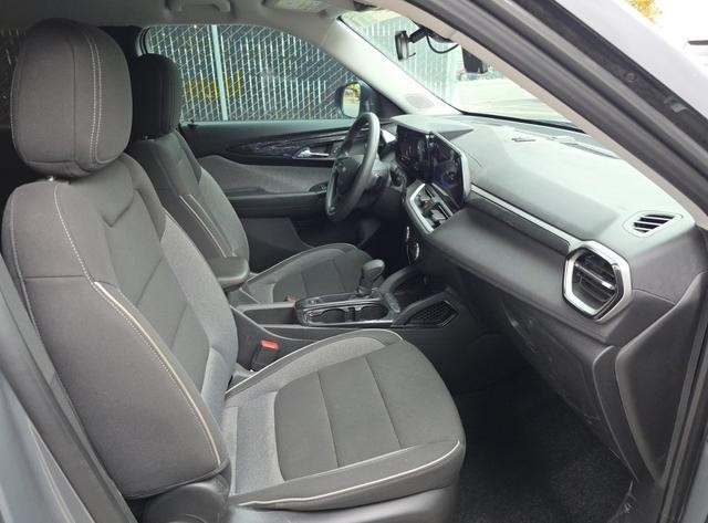 Chevrolet Trailblazer Vehicle Full-screen Gallery Image 05