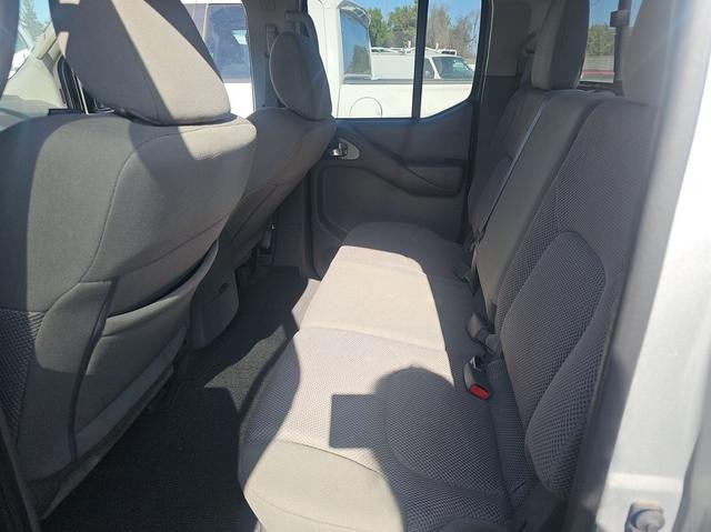 Nissan Frontier Vehicle Full-screen Gallery Image 05