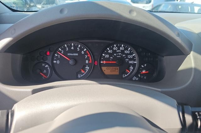 Nissan Frontier Vehicle Full-screen Gallery Image 06