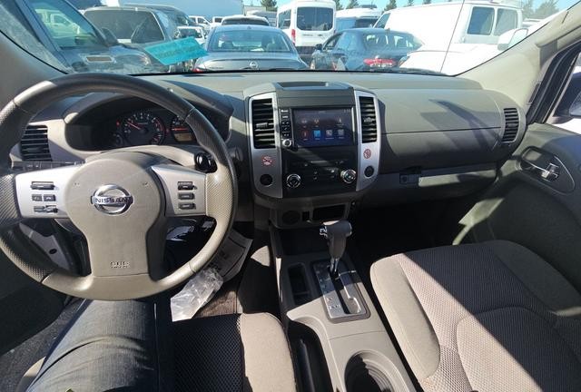 Nissan Frontier Vehicle Full-screen Gallery Image 08