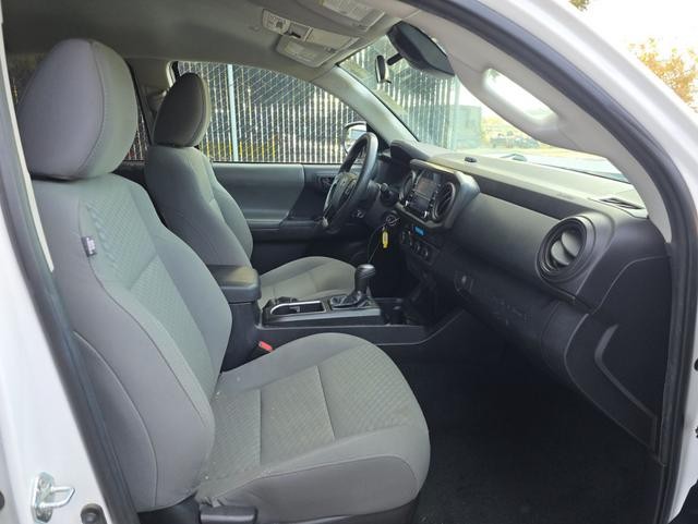 Toyota Tacoma 4WD Vehicle Full-screen Gallery Image 05