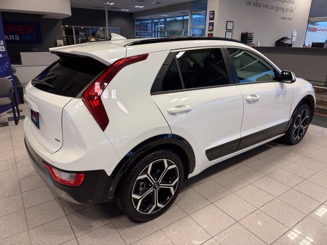 Kia Niro Vehicle Full-screen Gallery Image 04