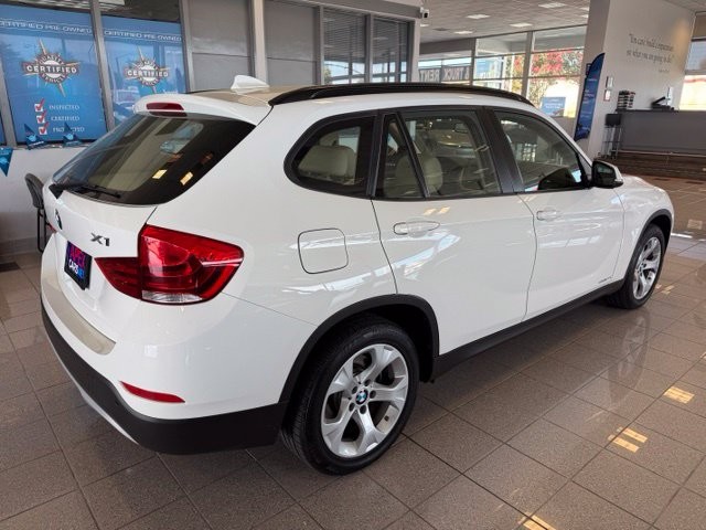BMW X1 Vehicle Full-screen Gallery Image 05