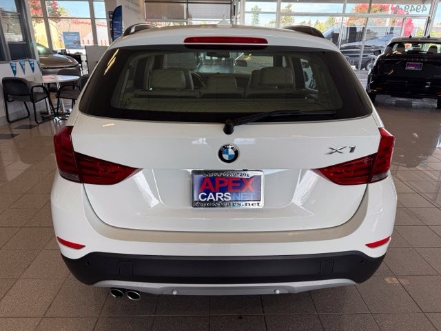BMW X1 Vehicle Full-screen Gallery Image 06