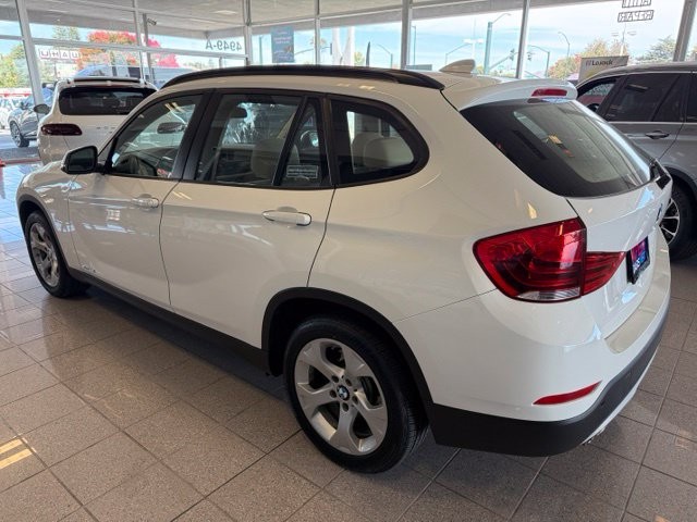 BMW X1 Vehicle Full-screen Gallery Image 07