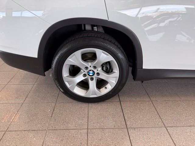BMW X1 Vehicle Full-screen Gallery Image 12