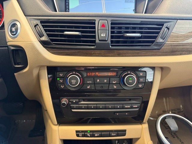 BMW X1 Vehicle Full-screen Gallery Image 18