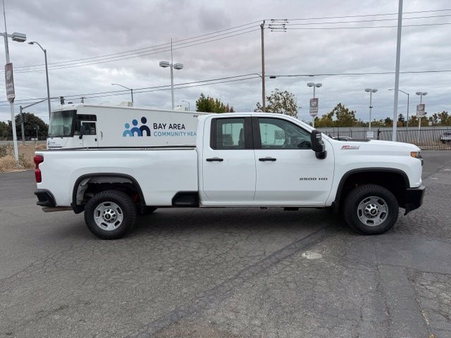 Chevrolet Silverado 2500HD Vehicle Full-screen Gallery Image 02
