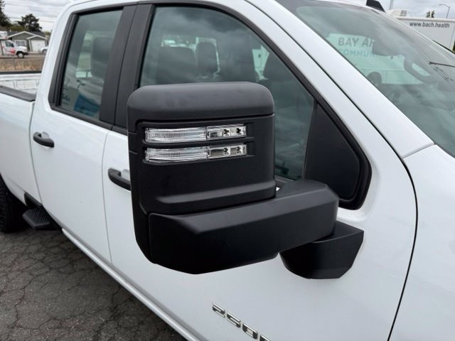 Chevrolet Silverado 2500HD Vehicle Full-screen Gallery Image 13