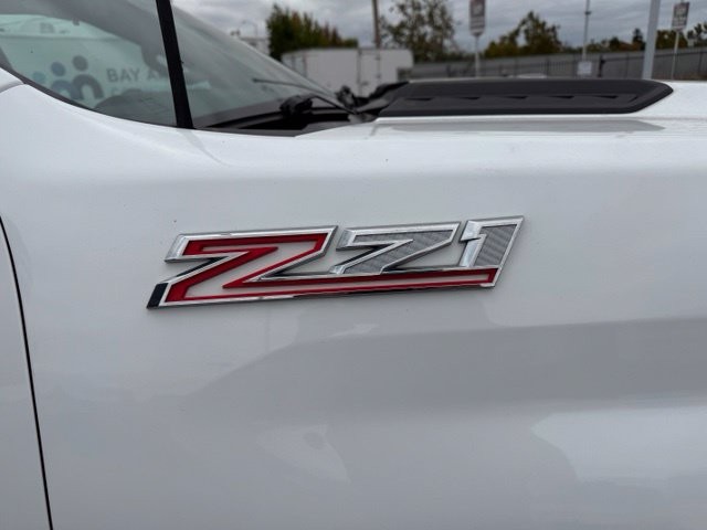 Chevrolet Silverado 2500HD Vehicle Full-screen Gallery Image 14