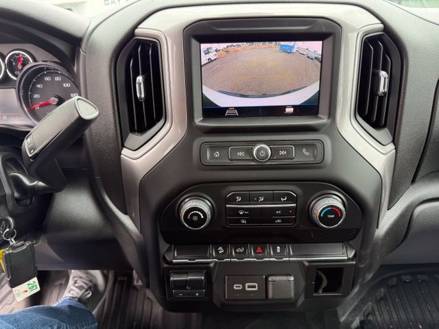 Chevrolet Silverado 2500HD Vehicle Full-screen Gallery Image 18