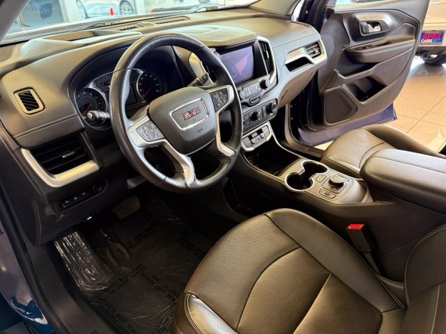 GMC Terrain Vehicle Full-screen Gallery Image 02