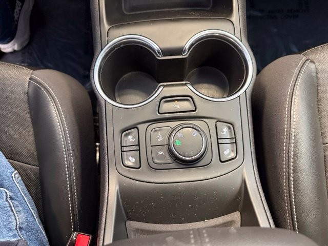 GMC Terrain Vehicle Full-screen Gallery Image 17