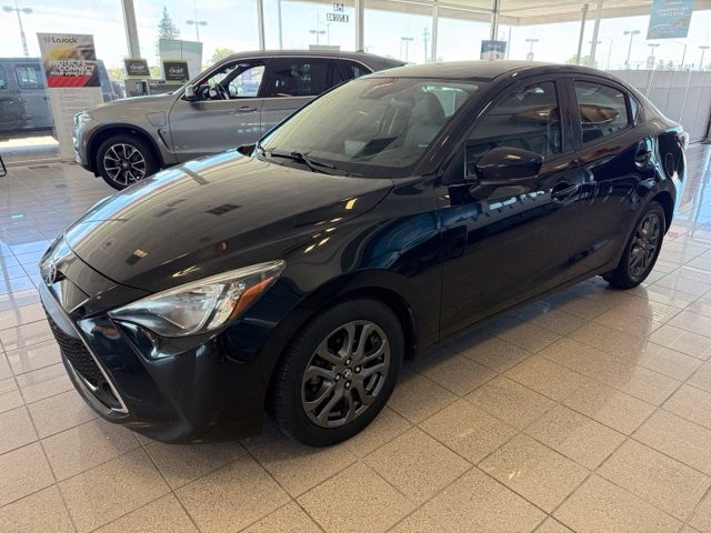Toyota Yaris Sedan Vehicle Full-screen Gallery Image 06
