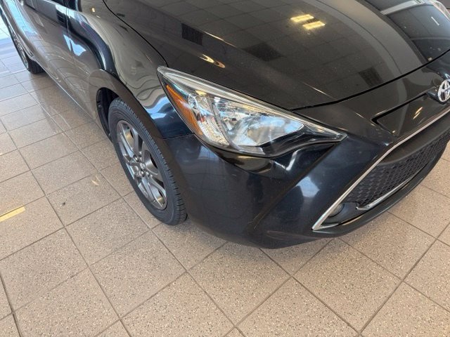 Toyota Yaris Sedan Vehicle Full-screen Gallery Image 08